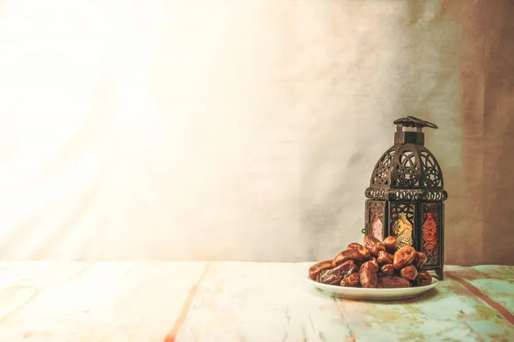 Ilustrasi buka puasa Ramadan (Freepik)