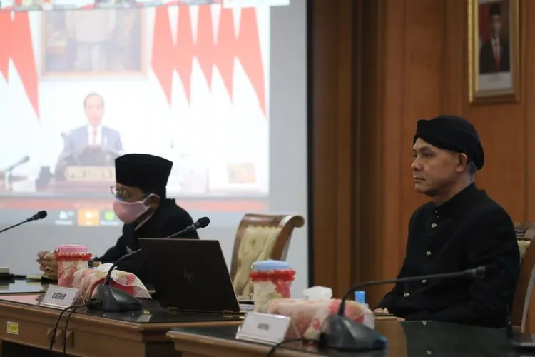 Gubernur Jateng Ganjar Pranowo menghadiri Pengarahan Presiden RI melalui Video Conference pada acara Pembukaan Musrenbangnas 2020 di Ruang Rapat Gd A Lt 2. Kamis (30/4/2020). (dok)