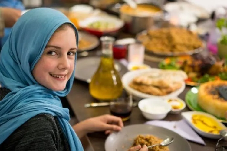 ilustrasi buka puasa bersama. shutterstock