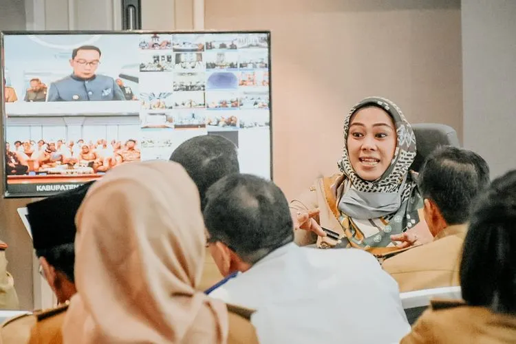 Bupati Karawang Cellica Nurrachadiana (Ayojakarta.com/Yunaz Setiawan Humas Pemkab Karawang)