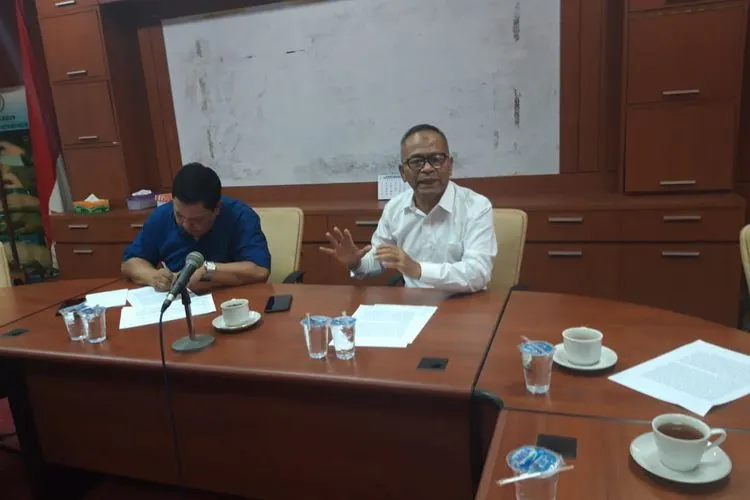 Ketua Umum PWI Pusat, Atal S Depari (kanan) dan Sekjen PWI Pusat, Mirza Zulhadi.