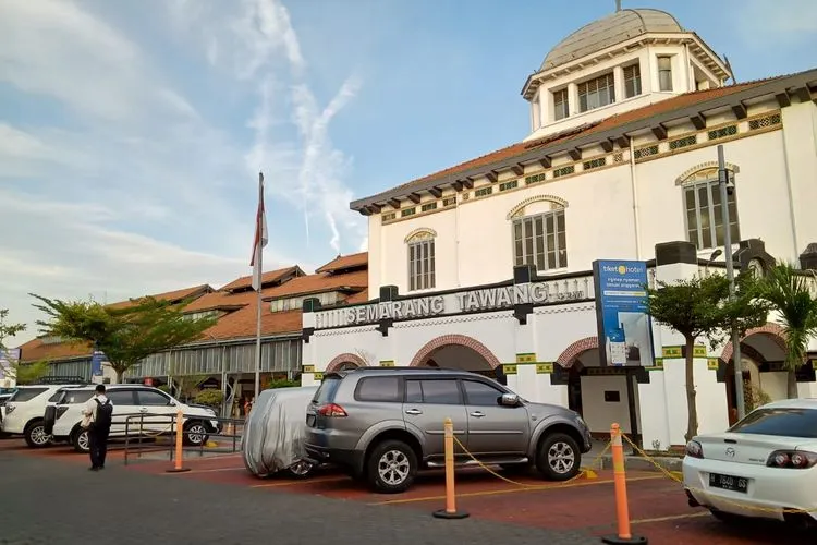 Stasiun Semarang Tawang. (Ayosemarang.com/ foto: Abdul Arif)