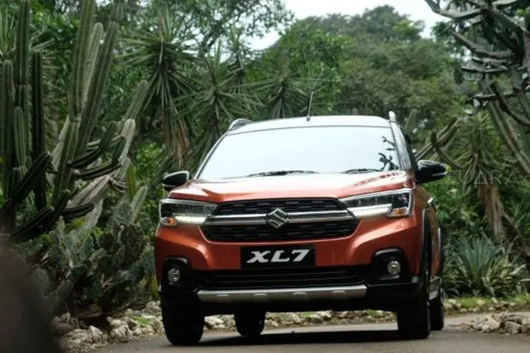 Suzuki XL7 tampil dalam tiga varian untuk pasar nasional [suara.com].