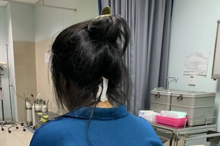 Seorang wanita diserang orang tak dikenal di Halte TJ Olimo (Twitter)