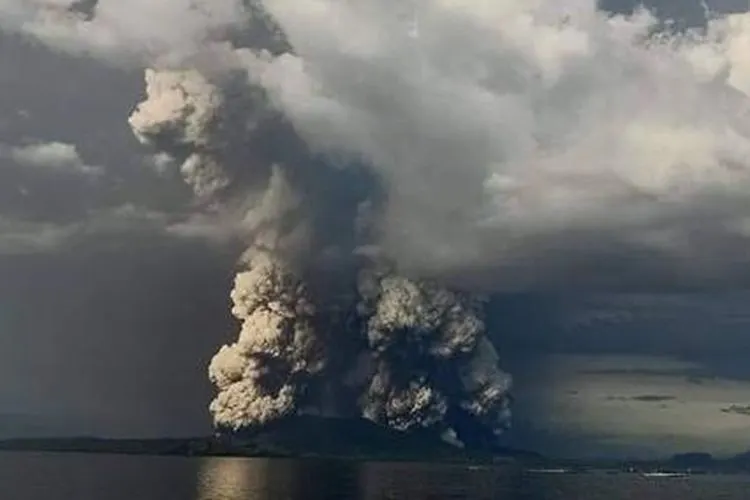 Letusan gunung Taal Volcano di Filipina (GMA)