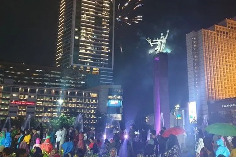 Perayaan malam Tahun Baru di Bundaran HI, Jalan MH Thamrin, Jakarta Pusat, pada 31 Desember 2018. (Liputan 6)