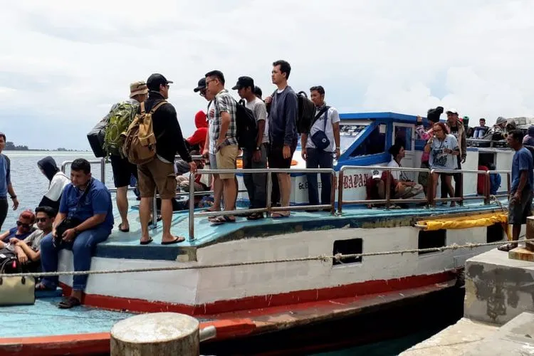 Wisatawan mengunjungi Kepulauan Seribu (pulauseribu.jakata.go.id)