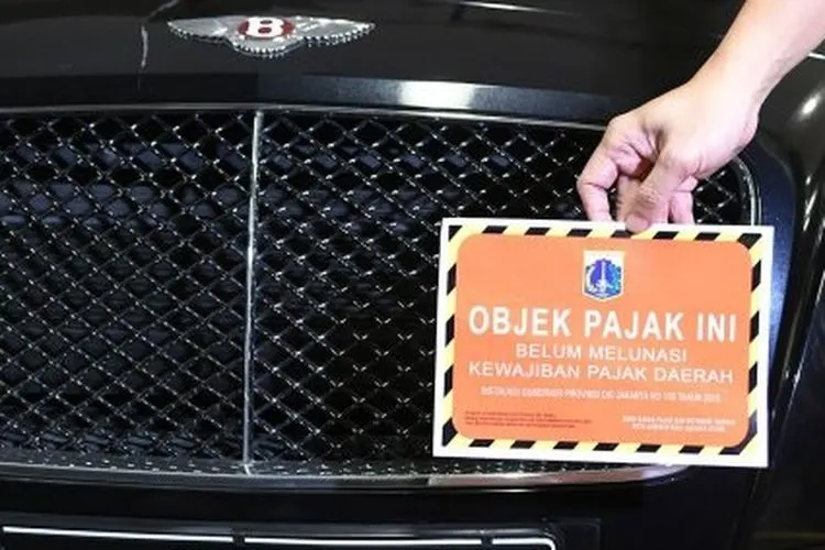 Ilustrasi mobil mewah penunggak pajak (Antara/M Risyal Hidayat]