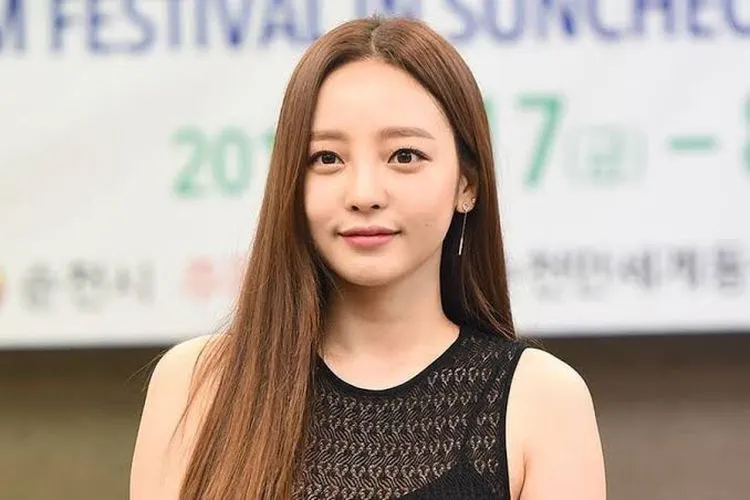 Mantan member idol grup Korea, Go Hara (Allkpop)