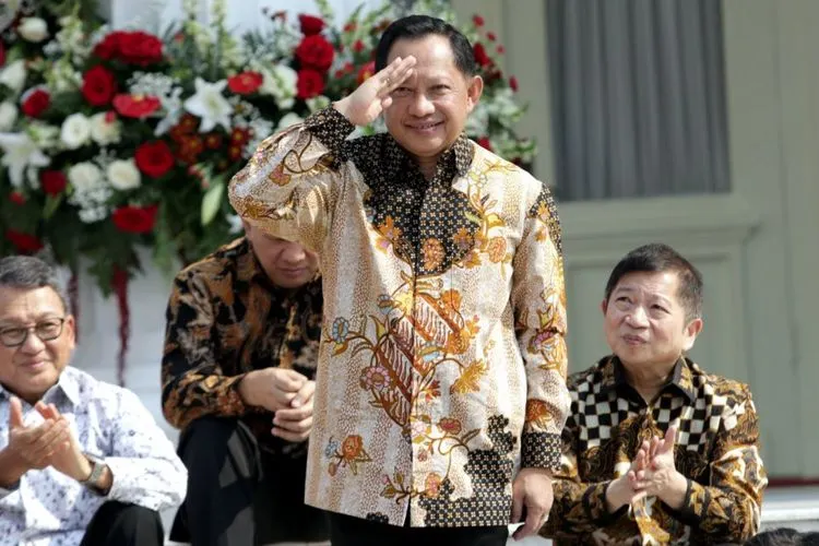 Jenderal Pol (Purn) Tito Karnavian saat diperkenalkan Presiden Jokowi sebagai Menteri Dalam Negeri pada Kabinet Indonesia Maju pada Rabu (23/10/2019). Tito meninggalkan jabatan Kapolri setelah dilantik Presiden Jokowi/Katadata.co.id