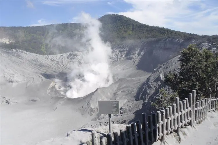 Tangkuban Perahu/Kompas