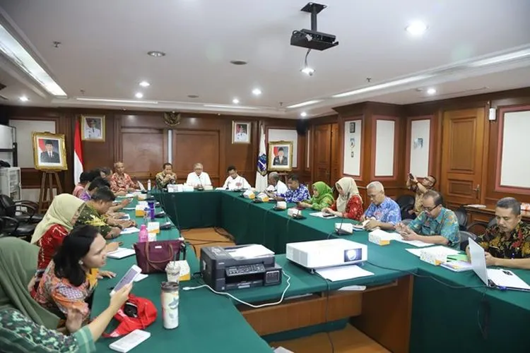 Wakil Wali Kota Jakut Ali Maulana Hakim memimpin rapat pembahasan Donasi Bulan Dana PMI/utara.jakarta.go.id