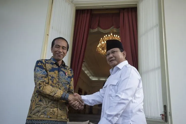 Presiden terpilih, Joko Widodo bersama Ketua Umum Partai Gerindra, Prabowo Subianto/Antara