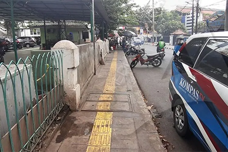 Trotoar di Jalan Cut Meutia, Jakarta Pusat/Ayojakarta.com