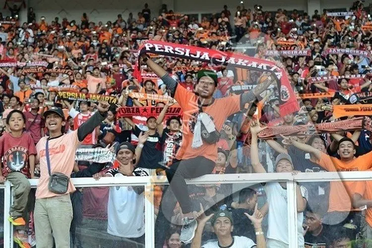 Salah satu potret totalitas The Jakmania dalam mendukung Persija Jakarta dalam setiap pertandngan/Ayojakarta.com