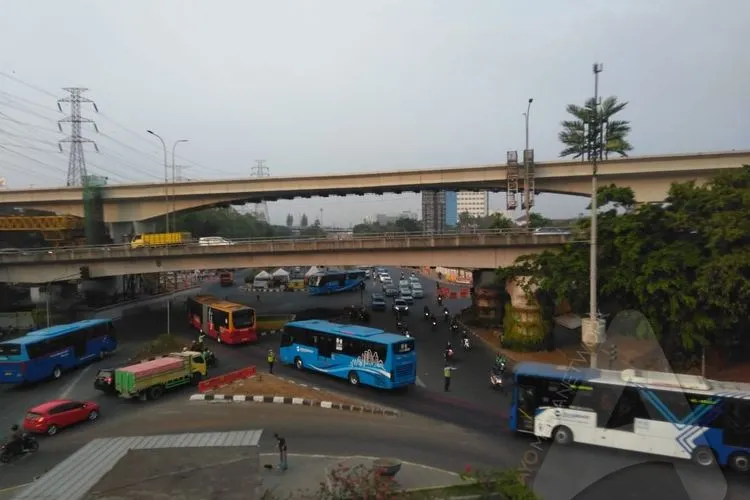 Transjakarta beroperasi di kawasan Cawang, Jakarta Timur/Ayojakarta.com
