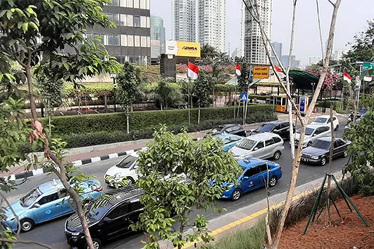 Suasana lalu lintas di kawasan Taman Budaya Dukuh Atas, Jakarta Selatan/Ayojakarta.com