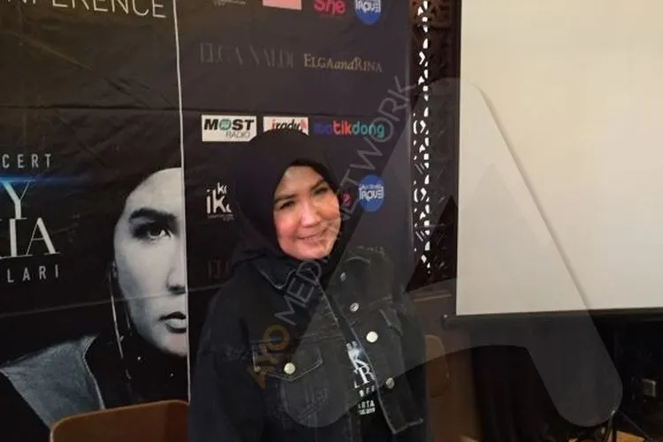 Nicky Astria saat Jumpa Pers di Jakarta Selatan, Jumat (9/8/2019). (Istihanah Soejoethi/Ayojakarta.com)