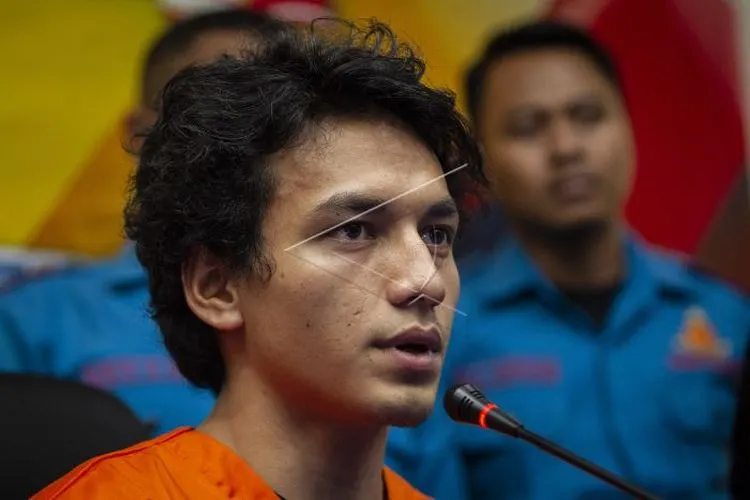 Aktor Jefri Nichol menyampaikan keterangan pers saat rilis kasus narkoba di Polres Metro Jakarta Selatan, Jakarta, Rabu (24/7/2019). Aktor Jefri Nichol ditangkap polisi atas dugaan kepemilikan narkotika dengan barang bukti ganja seberat 6,01 gram. (ANTARA)