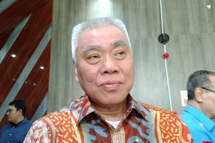 Ketua Harian PBSI Alex Tirta usai menghadiri penandatanganan MoU dengan Kemenpora terkait pencairan dana Pelatnas dan persiapan Olimpiade 2020 di Gedung Kemenpora, Jakarta, Selasa (11/2/2020). [Suara.com/Arief Apriadi]