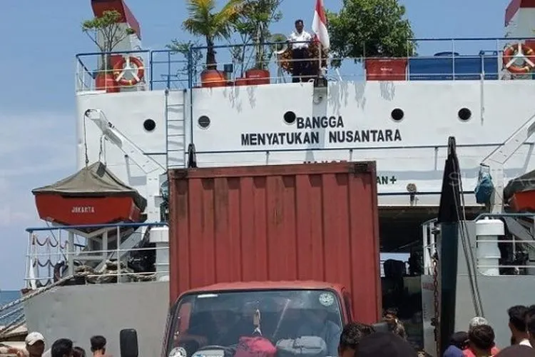 Ilustrasi penyeberangan ke Kepulauan Karimun Jawa. (Suara.com/Adam Iyasa).