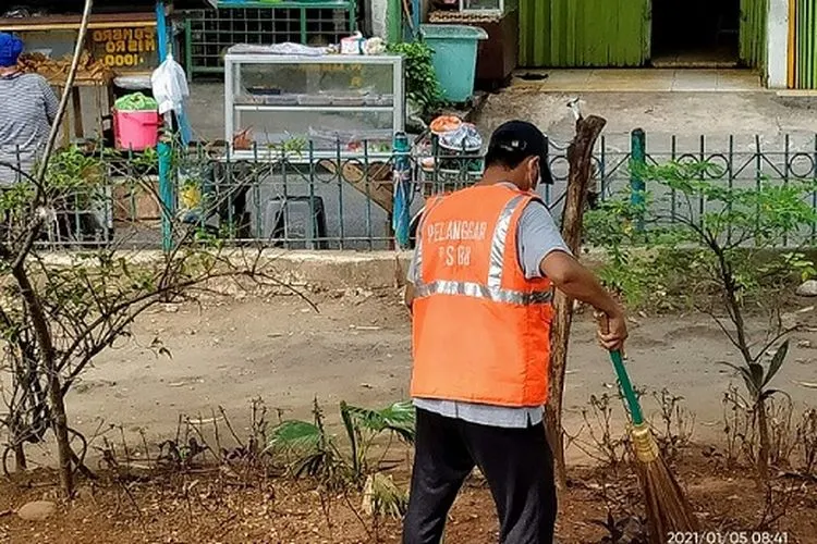 Kelurahan Cilincing saat melaksanakan Operasi Tertib Masker (TibMask) di Jalan Bhakti, Cilincing, Jakarta Utara/dok: utara.jakarta.go.id