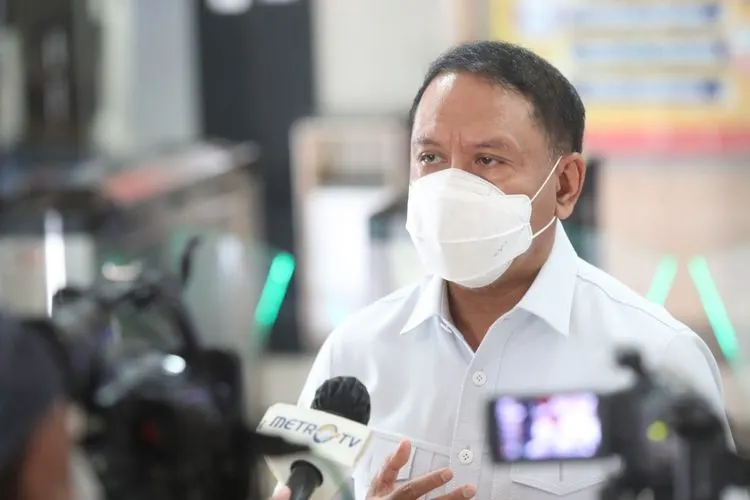 Menteri Pemuda dan Olahraga Republik Indonesia (Menpora RI) Zainudin Amali meminta serius kepada para atlet, terlebih atlet yang diproyeksikan untuk olimpiade, dan yang menjalani pemusatan latihan nasional (pelatnas) untuk lebih disiplin dalam menjalankan protokol kesehatan Covid-19. Menpora RI akan memprioritaskan vaksin untuk atlet yang akan berjuang di Olimpiade.(/kemenpora.go.id)