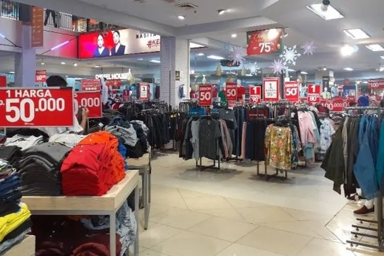 Diskon akhir tahun Ramayana Depok (dok istimewa Suara.com /Rofifah Hanna Luthfiah)