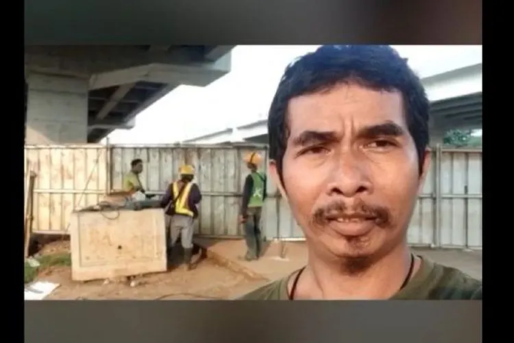 Tangkapan layar video yang menyebarkan kabar hoaks jalan cipinang melayu lockdown. [WhatsApp Grup]