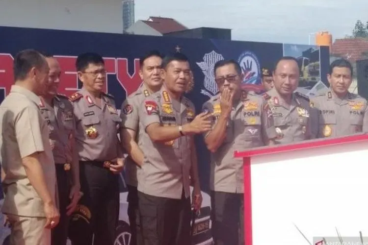 Peresmian Indonesia Safety Driving Center (ISDC) di Pusdik Lantas Serpong, Tangerang Selatan [ANTARA Foto].