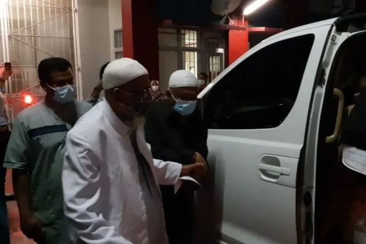 Abu Bakar Baasyir bebas dari Lapas Gunung Sindur (Suara.com)