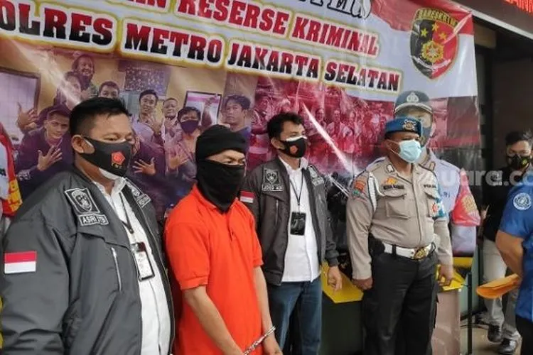 Pengakuan RH Tikam Plt Kadisparekraf Jakarta Karena Diputus Kontrak Kerja (suara.com)