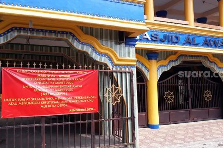 Masjid Al Awami di Kelurahan Abadijaya, Kecamatan Sukmajaya, Kota Depok, Jawa Barat, tidak melangsungkan ibada salat Jumat pada hari ini. (Suara.com/Novian)