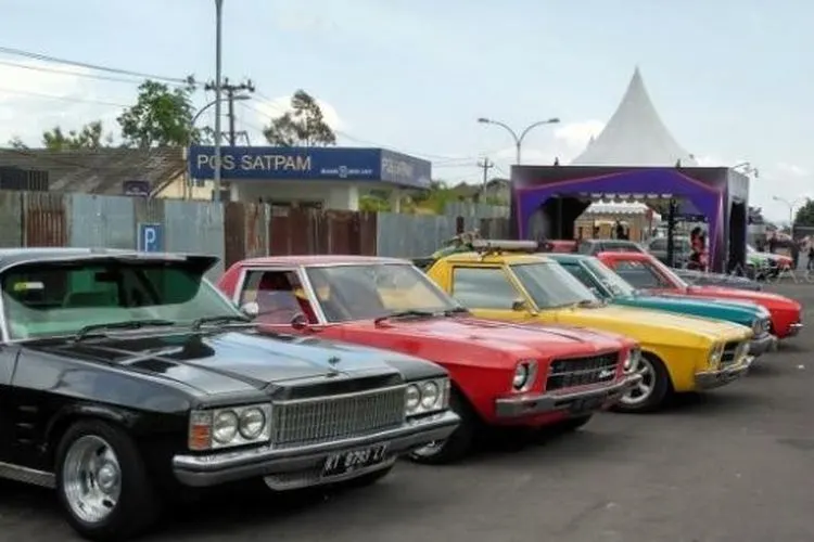 Peserta carshow dalam Holden Festival Yogyakarta [Mobimoto.com/Cesar Uji Tawakal].