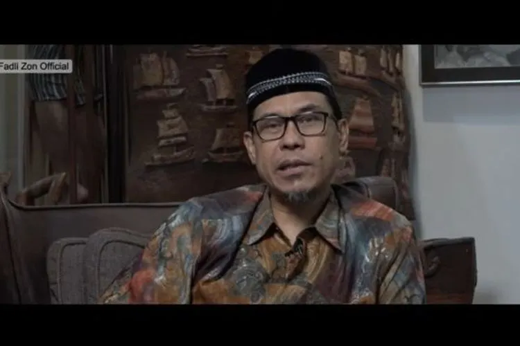Munarman [YouTube/FadliZonOfficial]. Munarman menyatakan ada upaya penggiringan opini terkait FPI yang dikaitkan teroris.