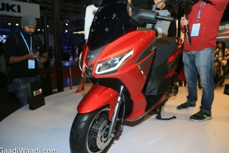 Tampilan depan Aprilia SXR 160 (GaadiWaadi.com)