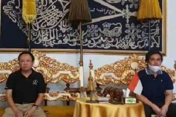 penyegelan dan perebutan tahta di Keraton Cirebon / tangkap layar video