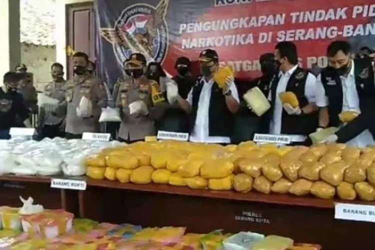 Tim Satuan Tugas Khusus Direktorat Narkoba Bareskrim Polri berhasil membongkar upaya penyeludupan narkoba jenis sabu seberat 821 kilogram, Sabtu (23/5/2020). [Bantennews.co.id]