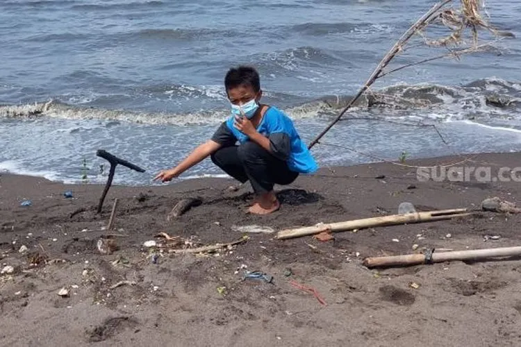 Temuan Bagian Kepala Manusia di Pantai Kis Tanggerang, Diduga Korban Sriwijaya (suara.com)