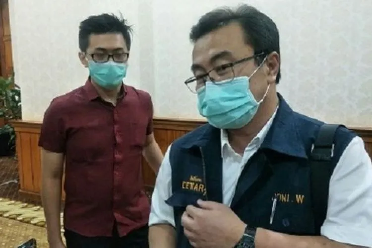 Ketua Rumpun Kuratif Gugus Tugas Penanganan Covid-19 Provinsi Jawa Timur, dr Joni Wahyuhadi. (Beritajatim)