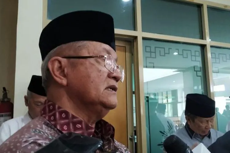 Sekjen MUI Pusat Anwar Abbas saat ke kantor PP Muhammadiyah untuk melayat almarhum Yunahar Ilyas, Jumat (3/1/2020). [Uli Febriarni / Kontributor]