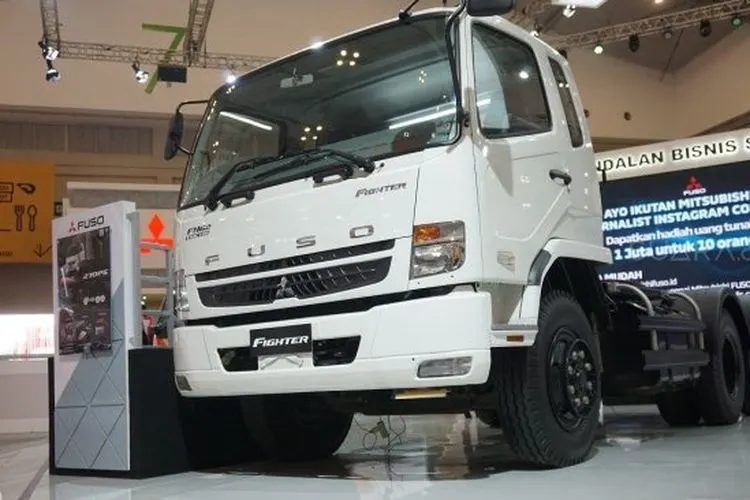 Mitsubishi Fuso Fighter di GIIAS 2019. Aplikasi Euro 4 akan terus comply [Suara.com/Manuel Jeghesta Nainggolan].