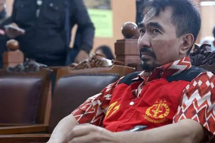 Aa Gatot saat menjalani sidang kasus asusila di Pengadilan Negeri Jakarta Selatan, Kamis (12/10/2017) [suara.com/Wahyu Tri Laksono]