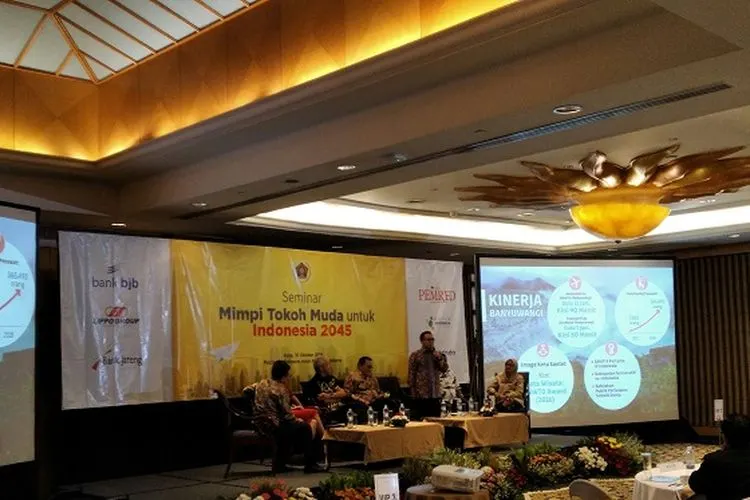 Bupati Banyuwangi, Abdullah Azwar Anas memberikan ceramah dalam diskusi publik bertajuk ''Mimpi Tokoh Muda untuk Indonesia 2045''/Ayojakarta.com