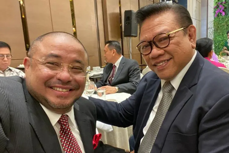 Anggota DPR dari Fraksi PKS, Aboe Bakar Alhabsyi foto selfie bersama politisi senior Partai Golkar, Agung Laksono/Dok Pribadi