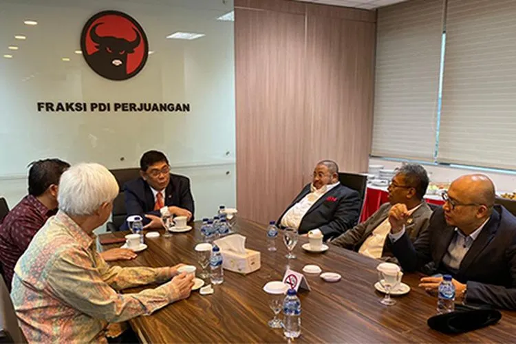 Pimpinan Fraksi PKS silaturahmi dengan pimpinan Fraksi PDI Perjuangan di gedung DPR, Senayan, Jakarta, Selasa (15/10/2019)/Dok