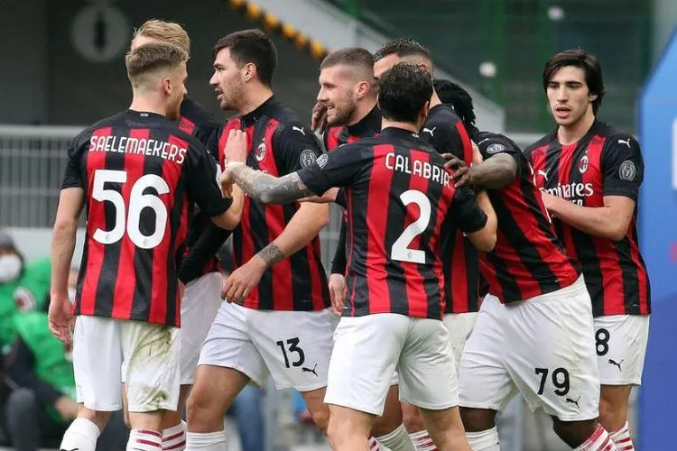 Para pemain AC Milan merayakan gol ke gawang Fiorentina. (Foto: EPA-EFE/MATTEO BAZZI)