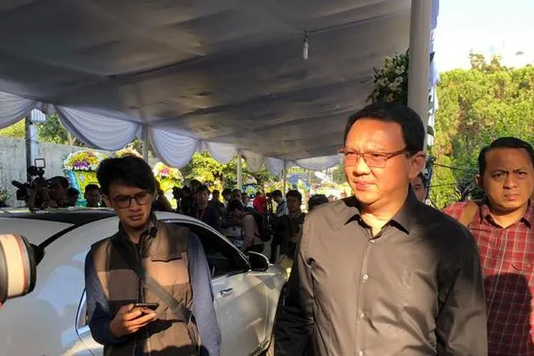 Mantan Gubernur DKI Jakarta, Basuki Purnama alias Ahok, melayat ke rumah duka BJ Habibie/Liputan6