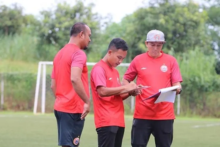Washiyatul Akmal (bertopi) (dok Persija.id)