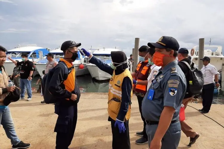 Akses transportasi laut menuju Kabupaten Kepulauan Seribu, DKI Jakarta, untuk sementara waktu dibatasi. Foto: Humas Ditjen Hubla